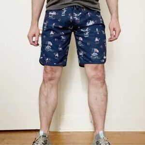 Travis Mathew Men’s Boardshorts Size 33 Flag Sweet Land of Beer